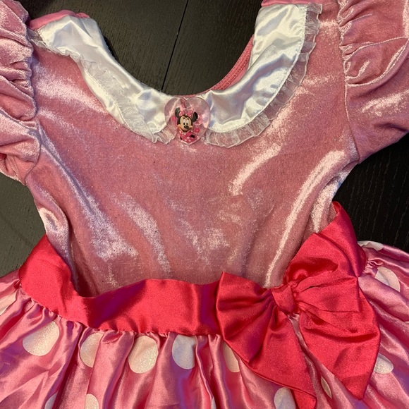 Minnie Mouse dress and tea set - Picture 2 of 2